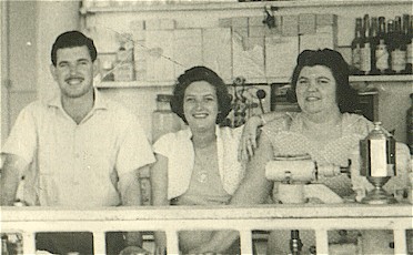 estevam_bar_tinho_tita_dhalia_a.jpg