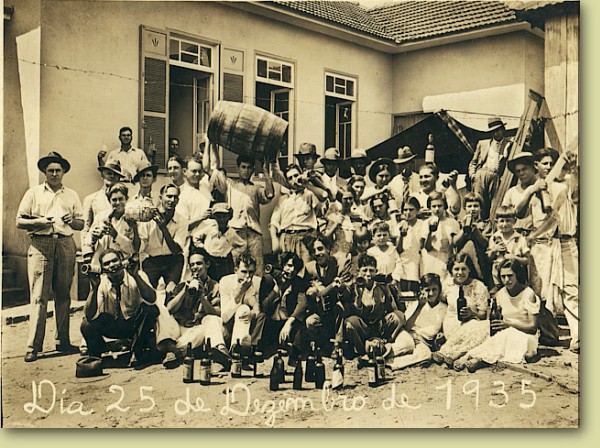 Estevam_bebidas_festa.jpg (117534 bytes)
