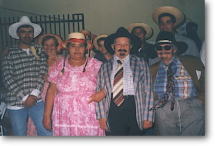 junina2003b.jpg (48291 bytes)